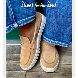 Vionic Womens Uptown Loafer Sand Suede Size 7